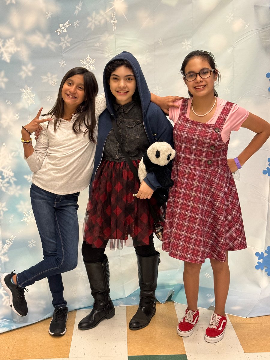 CubrielCollins's tweet photo. Fun at the 7th Grade Dance @NISDVale 

#InclusionMatters #RaysUp https://t.co/AERAdTuVFw