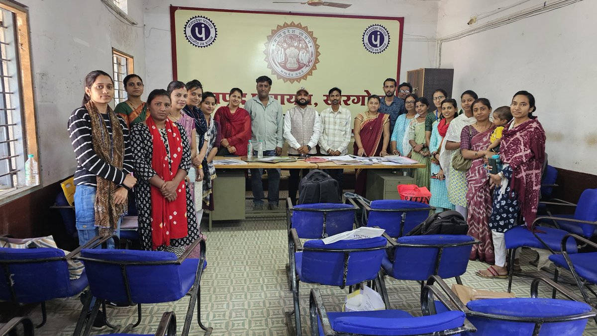 ManishY12235930's tweet photo. पेसा मोबिलाइजर गायत्री गोपाल यादव ग्राम पंचायत बलवाड़ी जनपद पंचायत खरगोन आज07/02/2024 को DC .मनीष sir द्वार समीक्षा बैठक ली गई https://t.co/BpcHTiEXrG