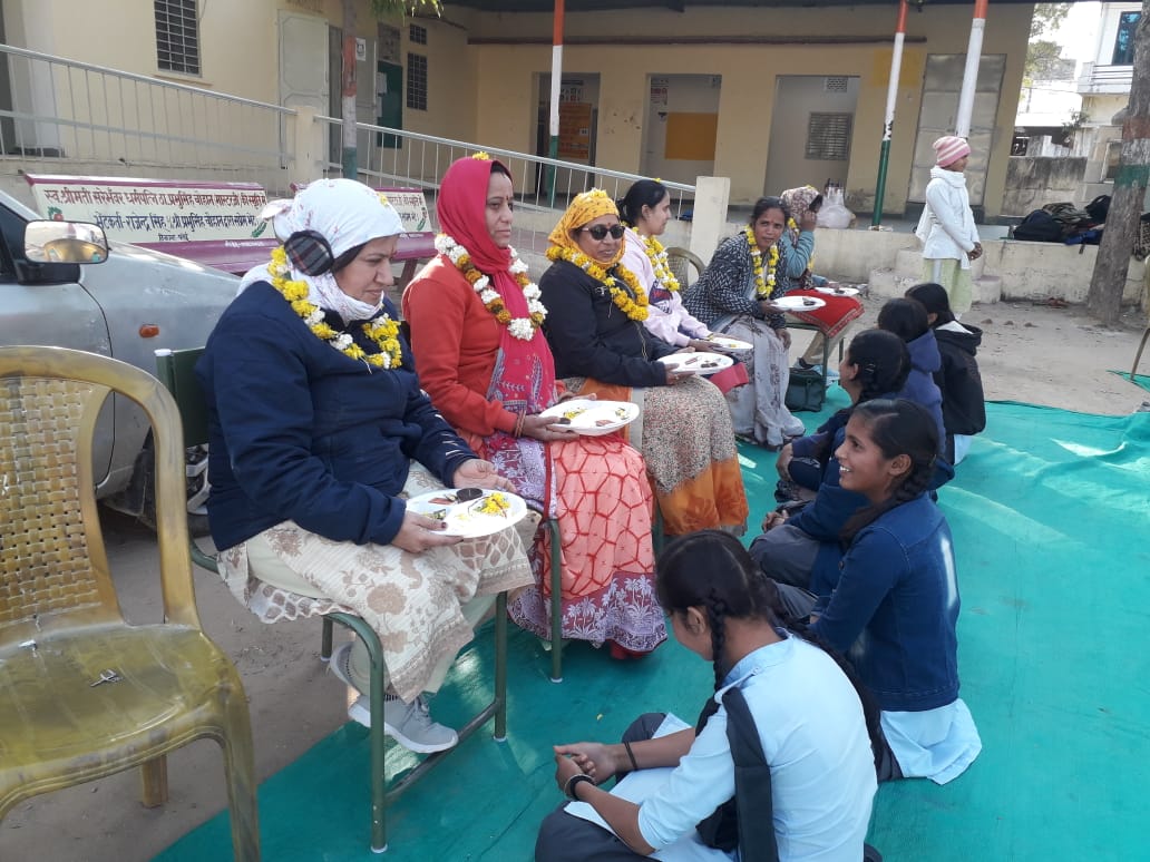 AshramGaushala's tweet photo. #WaitingForParentsWorshipDay A day to celebrate pure unconditional bond of Parent-Child Relationship.

09.02.24
With the inspiration of Sant Shri Asharamji Bapu, children of Govt. High Secondary School Palai and Khandewat (Raj.) Celebrated Unconditional Love i.e. MPPD https://t.co/EDtUsRhYte
