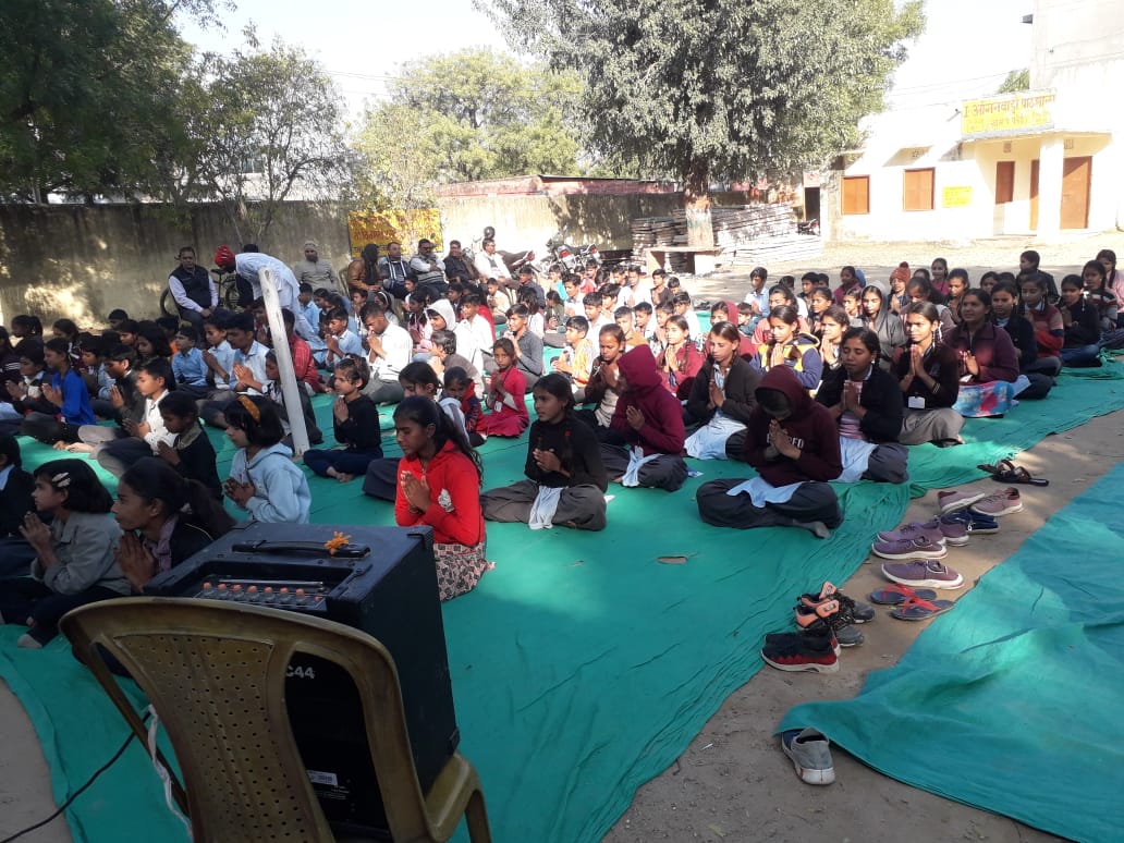 AshramGaushala's tweet photo. #WaitingForParentsWorshipDay A day to celebrate pure unconditional bond of Parent-Child Relationship.

09.02.24
With the inspiration of Sant Shri Asharamji Bapu, children of Govt. High Secondary School Palai and Khandewat (Raj.) Celebrated Unconditional Love i.e. MPPD https://t.co/EDtUsRhYte