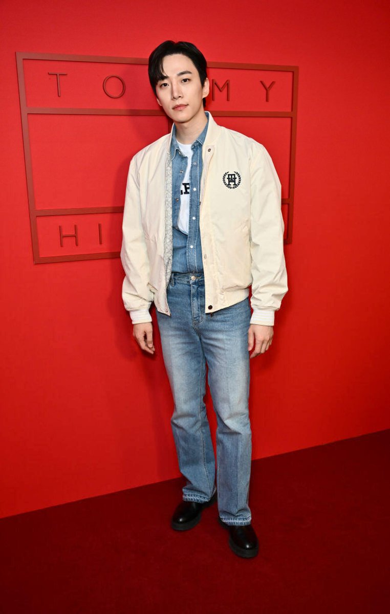 📸 240209

.<a href="/follow_2PM/">2PM</a>’s LEE JUNHO (<a href="/follow_leejunho/">LEE JUNHO Official</a>) attends the Tommy Hilfiger show during New York Fashion Week.🗽

#2PM #투피엠 #JUNHO #준호