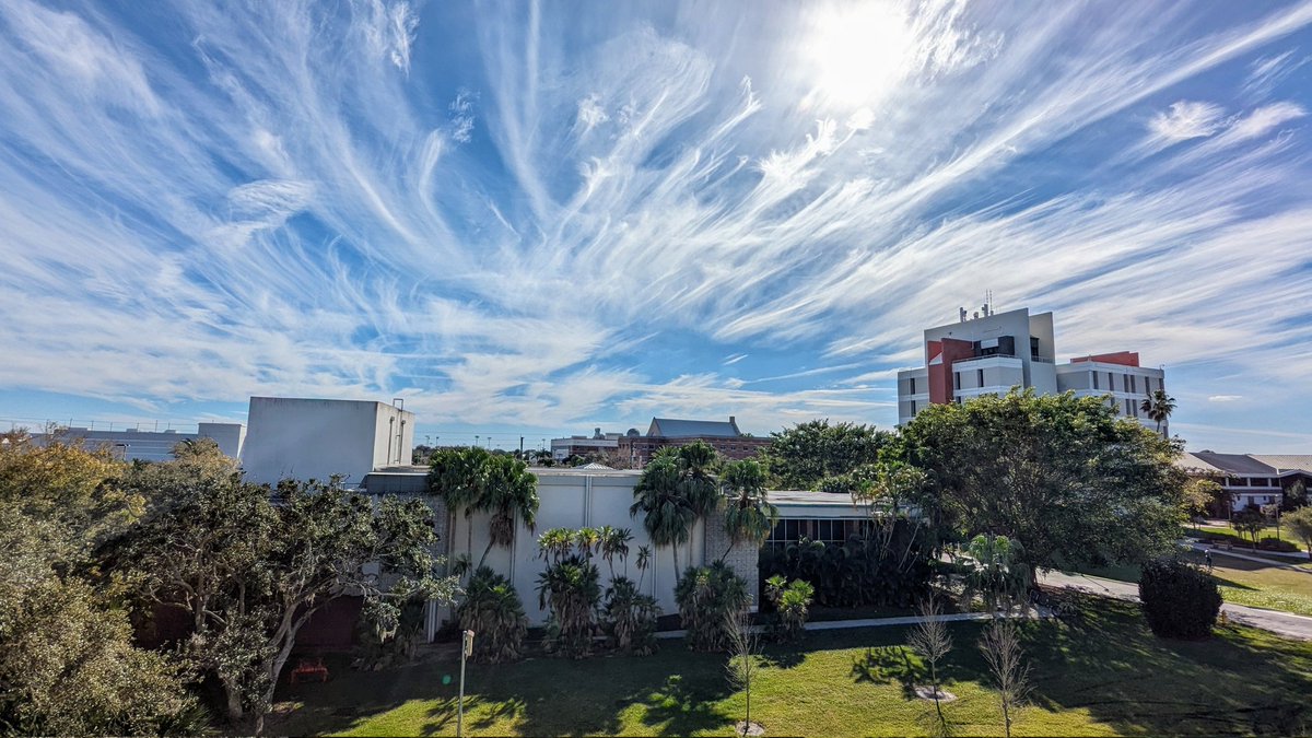 FloridaTechAMS's tweet photo. Our Cloud Friday photo is brought to us by Cheryl!! Congrats on winning runner up for our Cloud Contest! @AtmoCheryl https://t.co/42BoCdqesu