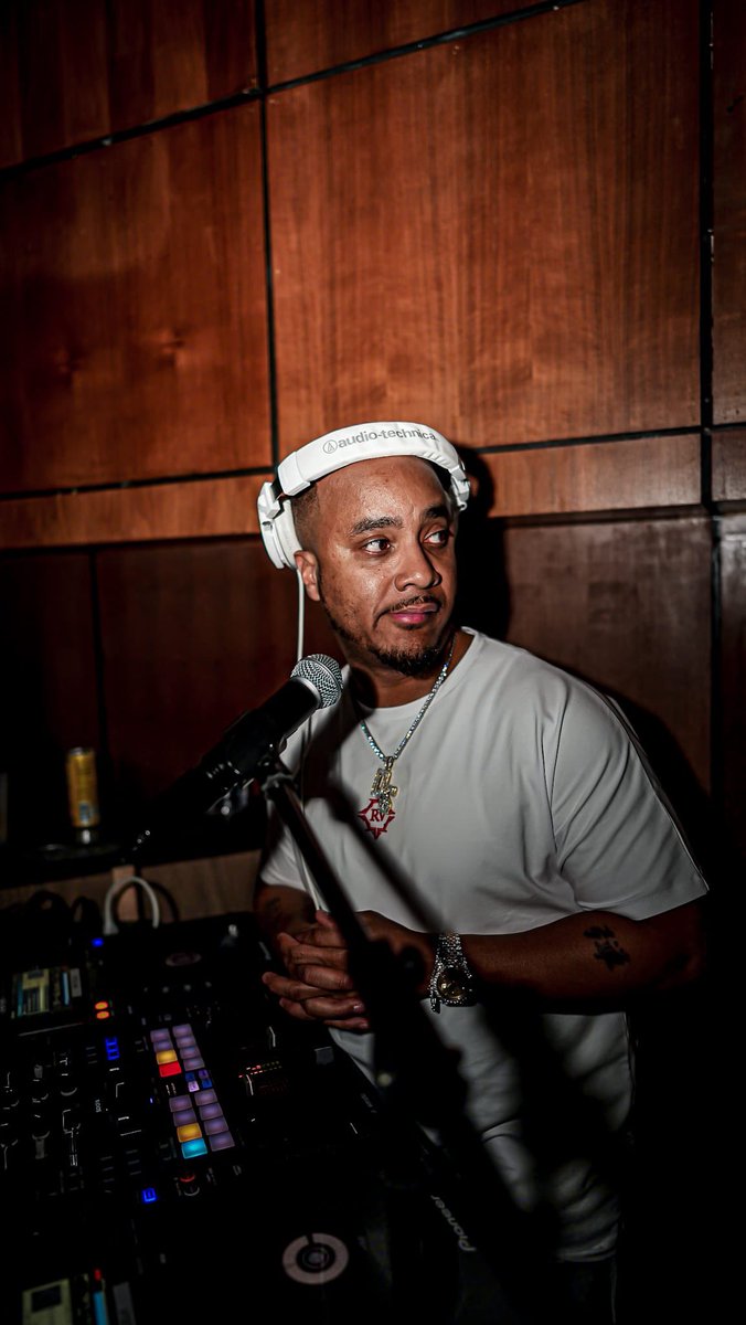 DJQUICKSILVA's tweet photo. In this weeks episode of #QuickFaces 😎

Never let a win get to your head or a loss get to your heart🫶🏽

#ThePartyKingpin #QuickSilva #QuickSilvaShow 
#IdontDJiPerform 
#InRealLife
#WhoIsQuickSilva https://t.co/57busPPEsx