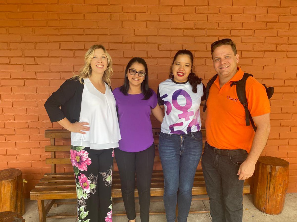 udimufhn's tweet photo. Desde #CURLA en @UNAHoficial damos carpetazo a la escuela feminista d ciberseguridad digital. Agradecemos el apoyo d #FondoCanada #FCIL y @EmbCanCRHNNI Avanzamos en la prevención de la violencia machista y sus manifestaciones con jóvenes mujeres d 5 municipios en Atlántida 💜✊🏽💚 https://t.co/uqx1tP6Edt