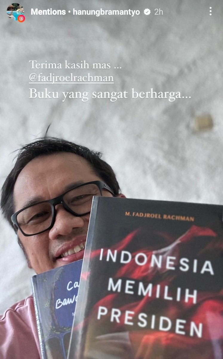 Terimakasih mas #HanungBramantyo untuk dukungannya pada literasi Indonesia. Selamat membaca buku terbaru saya #IndonesiaMemilihPresiden dan #CatatanBawahTanah terbitan @penerbitkpg ~ #BungFADJROEL @PEDOMAN_id #Reformasi1998 #DemokrasiKonstitusional #Gerakan5Agustus1989ITB