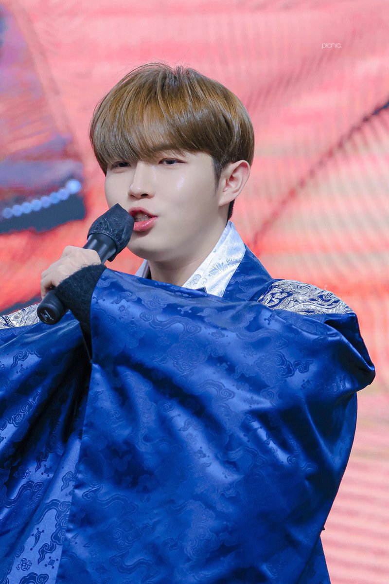 picnic_0527's tweet photo. 새해 복 가득가득 받아요 재환아🧧💗

240203 메이크스타
#김재환 #KIMJAEHWAN https://t.co/qJPONJOtmG