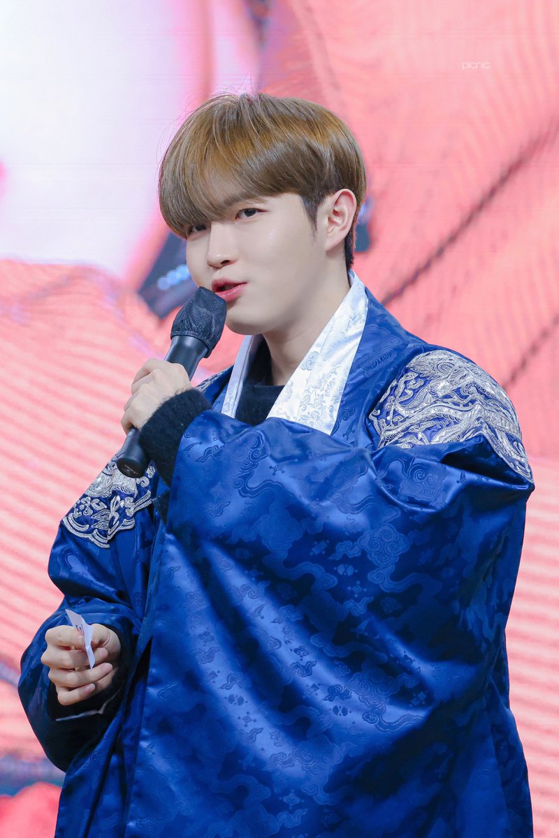 picnic_0527's tweet photo. 새해 복 가득가득 받아요 재환아🧧💗

240203 메이크스타
#김재환 #KIMJAEHWAN https://t.co/qJPONJOtmG