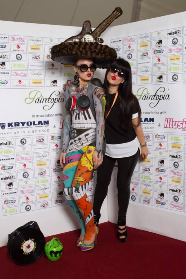 BobbiBicker's tweet photo. @Fahmikhan My “Beatles” inspired Bodypainting #BobbiBickerArt https://t.co/34OKlY1vS1
