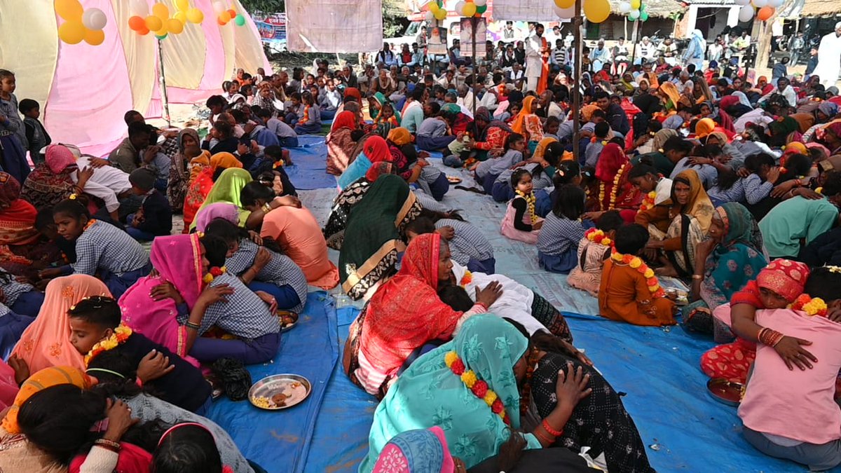 Balsanskarsewa's tweet photo. Mark Your Calendar! #WaitingForParentsWorshipDay is Almost Here!

Parent-Child Relationship takes center stage on 14th February for celebrating the Unconditional Love which we share with our parents.

Remember the guiding hand of Sant Shri Asharamji Bapu, who ignited the #ParentsWorshipDay movement.  His vision to strengthen these precious bonds has blossomed into a nationwide phenomenon, bringing sweetness to countless families. ✨

Here's how you can be a part of this heartwarming movement:

Express Gratitude: Shower your parents with heartfelt words, letting them know how much their love means to you.

Seek Blessings: Touch their feet, a symbolic gesture of respect and appreciation for their sacrifices. ‍‍

Spread the Word: Share the message of #ParentsWorshipDay with your friends and family, inspiring them to join the celebration.

Let's honor the unwavering love of our parents and make this #ParentsWorshipDay truly unforgettable!