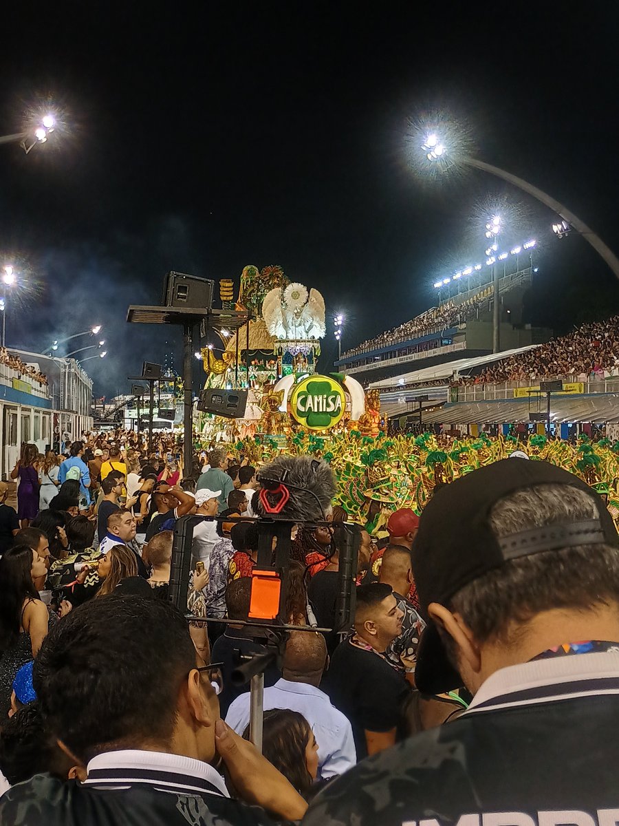 Carnavalize's tweet photo. Estamos no Anhembi e quem abre os trabalhos é o Camisa Verde e Branco! 💚🤍
#CarnavalizeConosco #CarnavalizeSP https://t.co/559w8iRHi8