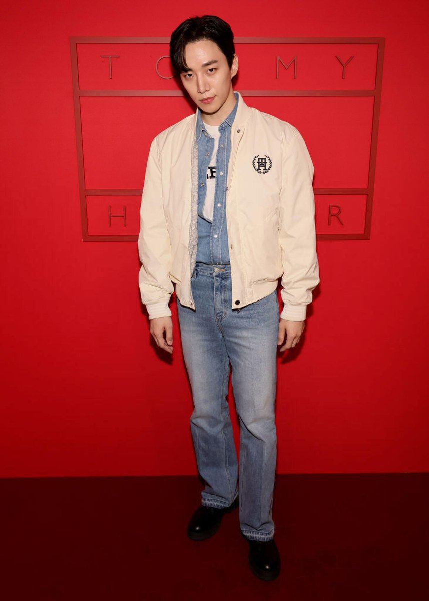 📸 240209

More photos of <a href="/follow_2PM/">2PM</a>’s LEE JUNHO (<a href="/follow_leejunho/">LEE JUNHO Official</a>) as he attends the Tommy Hilfiger show during New York Fashion Week.🗽

#2PM #투피엠 #JUNHO #준호