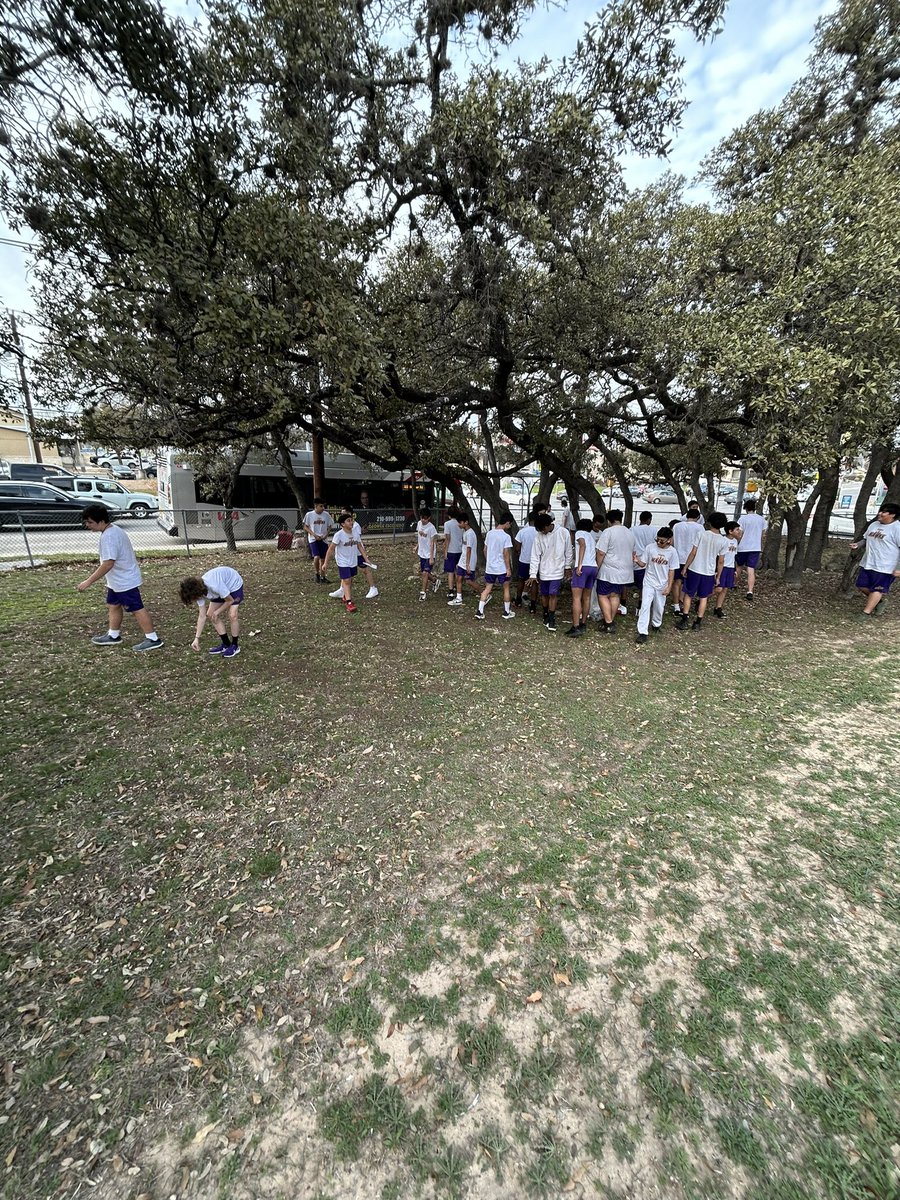 CoachMcGinnis23's tweet photo. Cleaning up our community during athletics. Proud of this group making Hobby the best place around. #cleanup #goldgroup #RootedHobby @ElCarranco1 @NISDHobby https://t.co/Lhg1bLrqQk