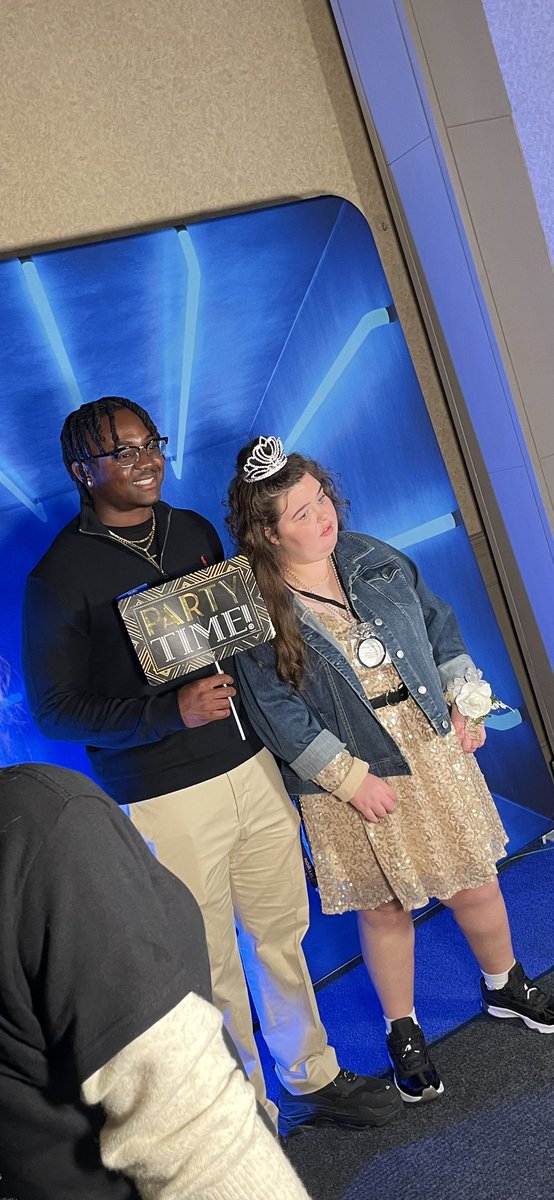 Thanks to <a href="/tebowfoundation/">Tim Tebow Foundation</a> our guys got another shot at prom 🕺
What an amazing event <a href="/TimTebow/">Tim Tebow</a>.

#NightToShine