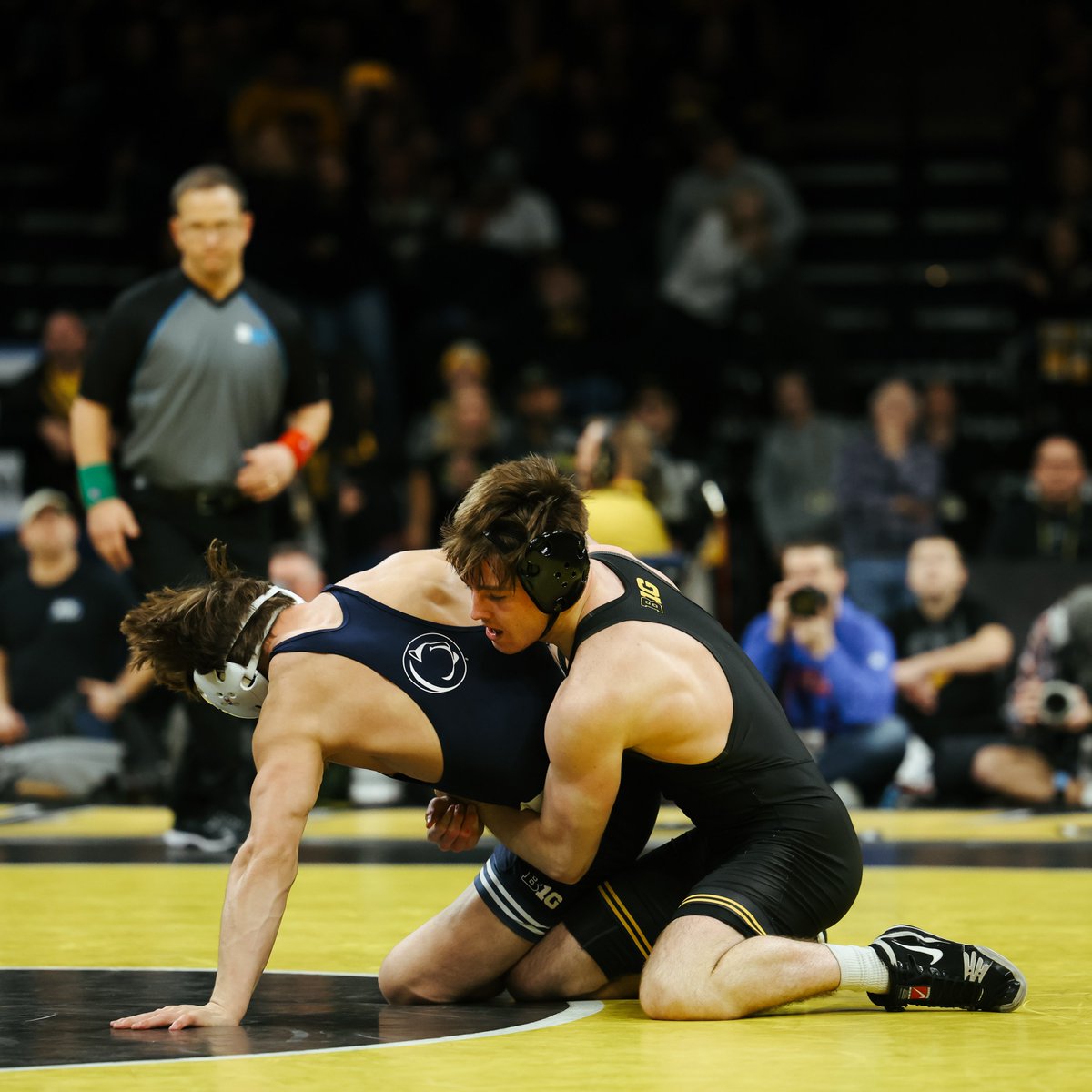 Hawks_Wrestling's tweet image. CALEB RATHJEN!!! 

149 – #12 Caleb Rathjen (I) vs. #10 Tyler Kasak, 11-8 SV1

Penn State 7, Iowa 6

#Hawkeyes