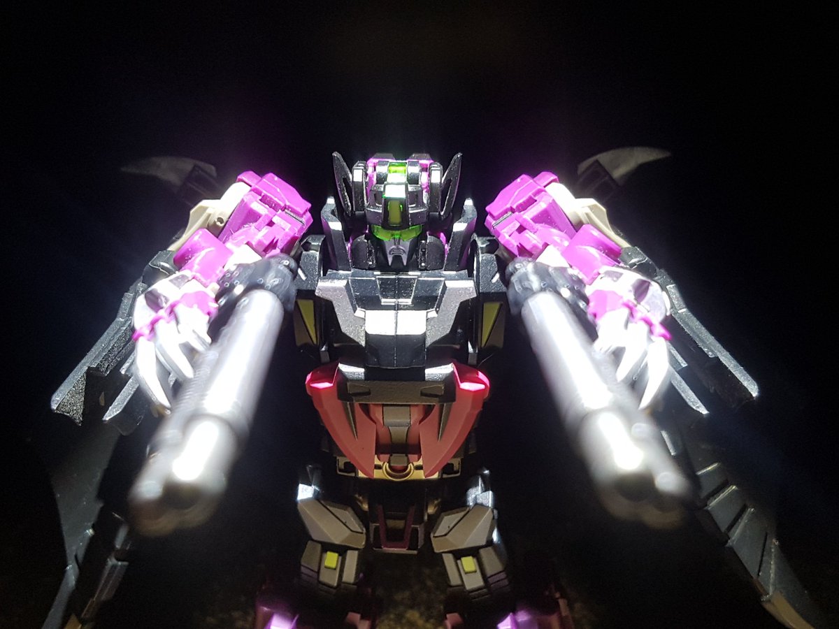TheLocalBard's tweet photo. Also: his mom let's him have TWO shotguns!
#3rdPartyTransformers #Transformers #Vampire #FansProject #FunctionXSigmaL #Mindwipe #ToyPhotography https://t.co/9Fa18n0ouW