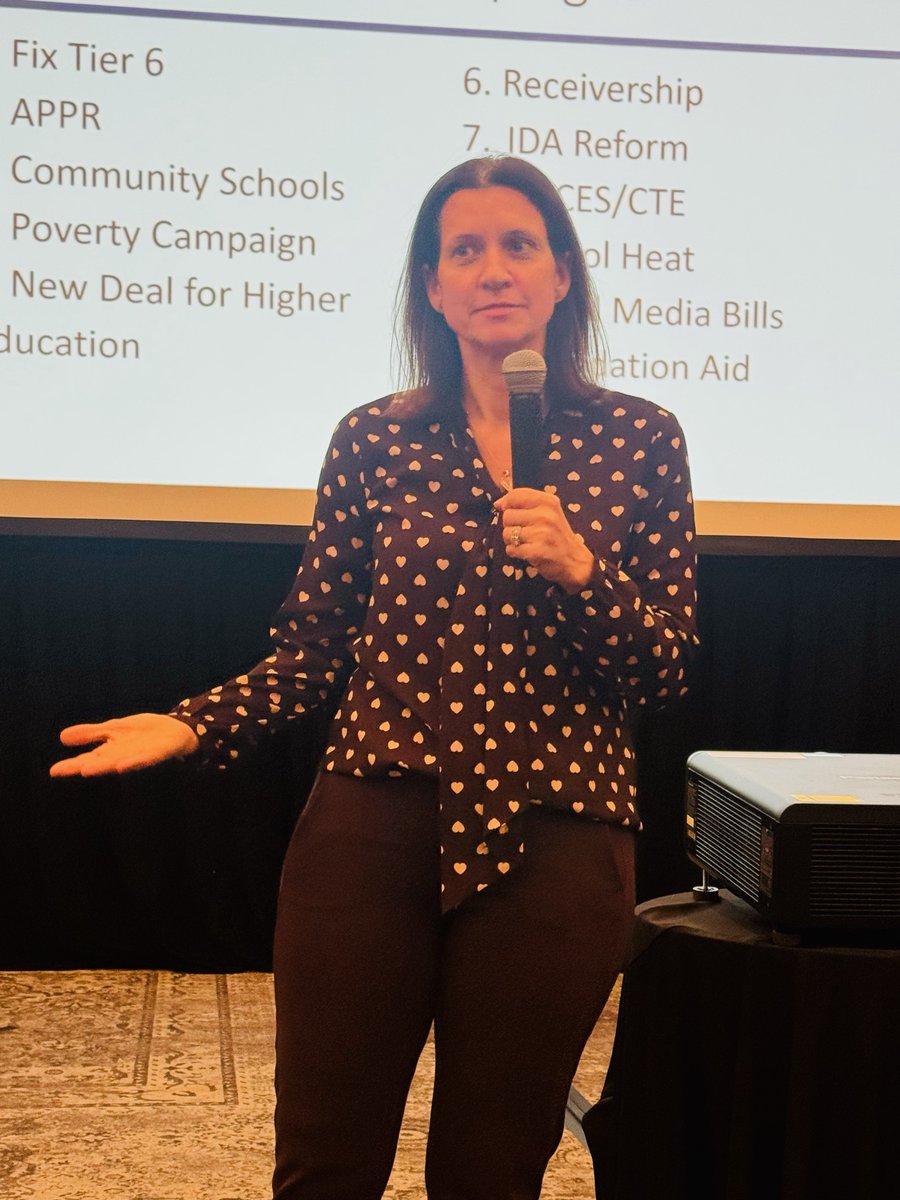 Melinda Person 🍎✌🌈 tweet media