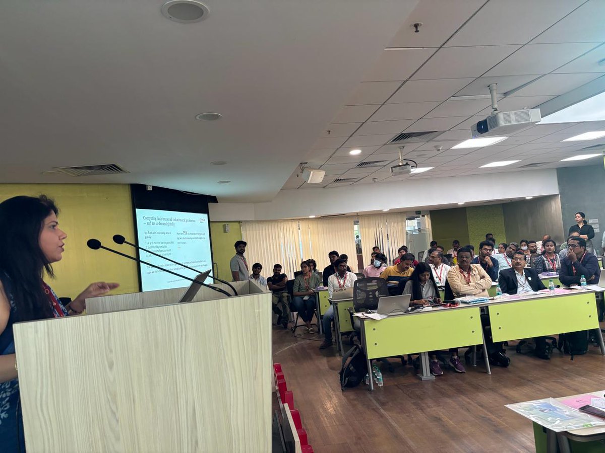 inoaug's tweet photo. A sequential address from Anuradha Sharma on parallel job opportunities through Oracle Academy.
#inoaug #orclapex #APEXConclave24 #oracle #lowcode #oraclecloud #oracleace #orclAPEXIndia #orclAPEXJAPAC #oracledeveloper #free #conference https://t.co/h1bwmBzKSP