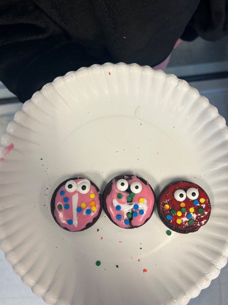 BGCElko's tweet photo. Take a look at the Love Bug Oreos the after school program made during art today! https://t.co/KXKzEpszbl