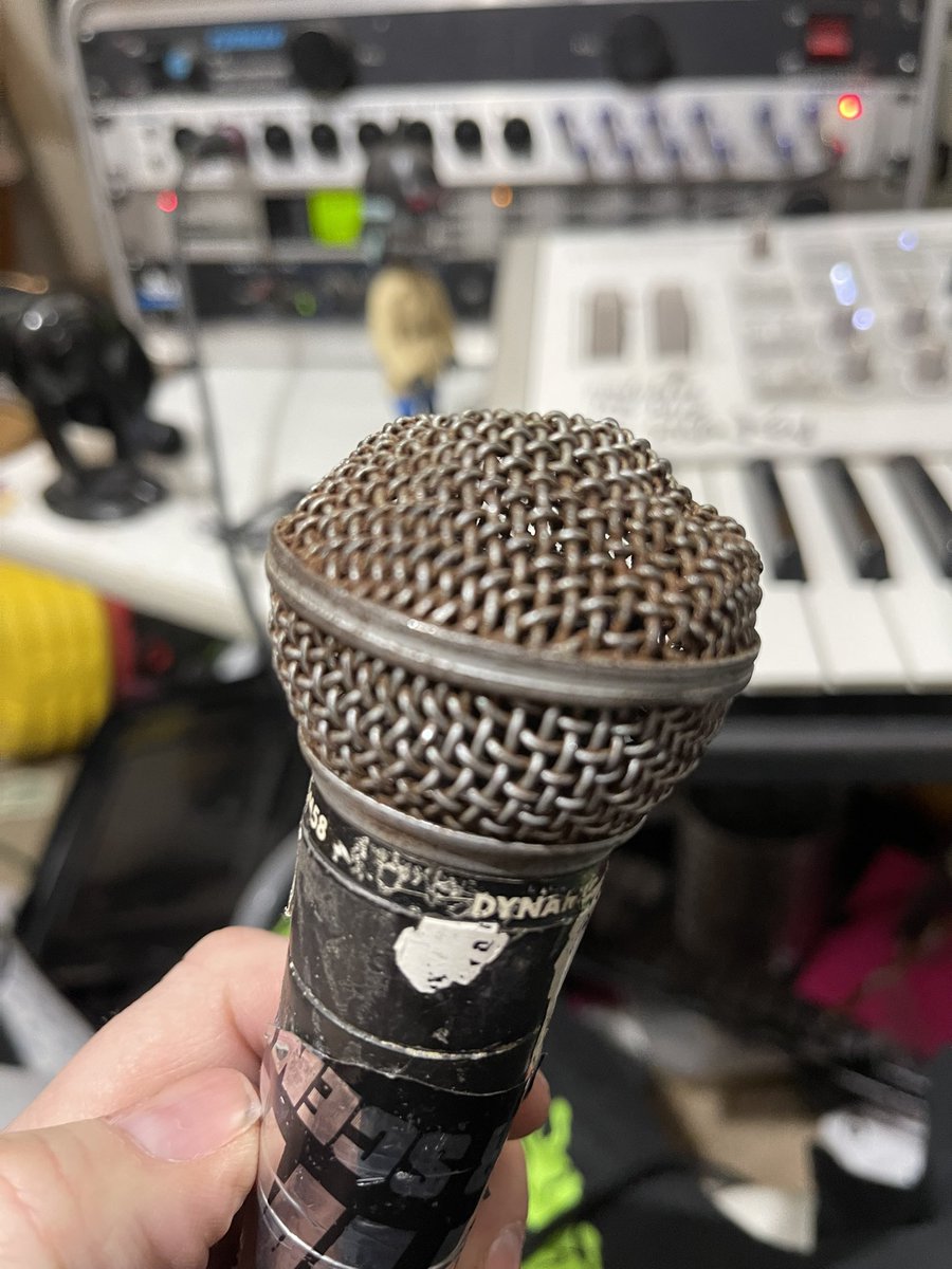 viktim's tweet photo. Digging my shit outta storage, and Goddamn my shit has lived a hard life. The virus and this mic are full of BLOOD. But wait, Whats cool is this sm58 ive had since 1996 , that is full of dried blood, STILL WORKS. Theres no crackle no nothing. Hey @shure , good job. https://t.co/RwCBEGsKXH