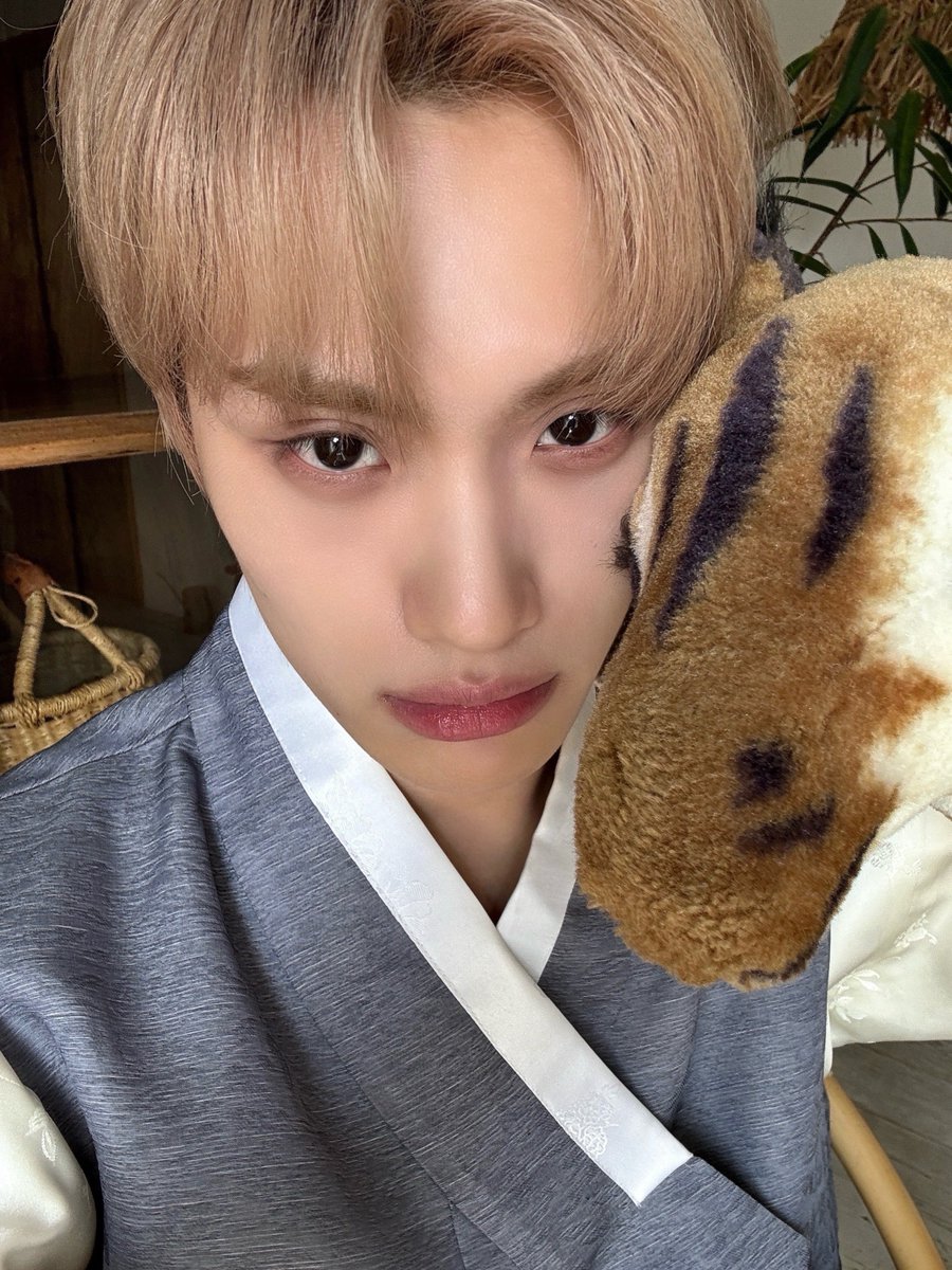 TIOT_NOW's tweet photo. [#준현]
가족들과 저보다 더 행복한 시간 보내세요
그리고 2024년 더욱더 빠이팅 
출발해보아요 새해 밥 많이 먹으세요

#금준현 #KUMJUNHYEON
#TIOT #티아이오티 https://t.co/O05F5X5JRl