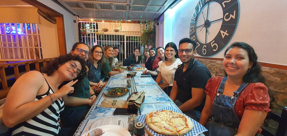 vigabalme's tweet photo. Felicitaciones a esta nueva generación de doctores, maestras e ingenieras. https://t.co/0mH1BJX2w1