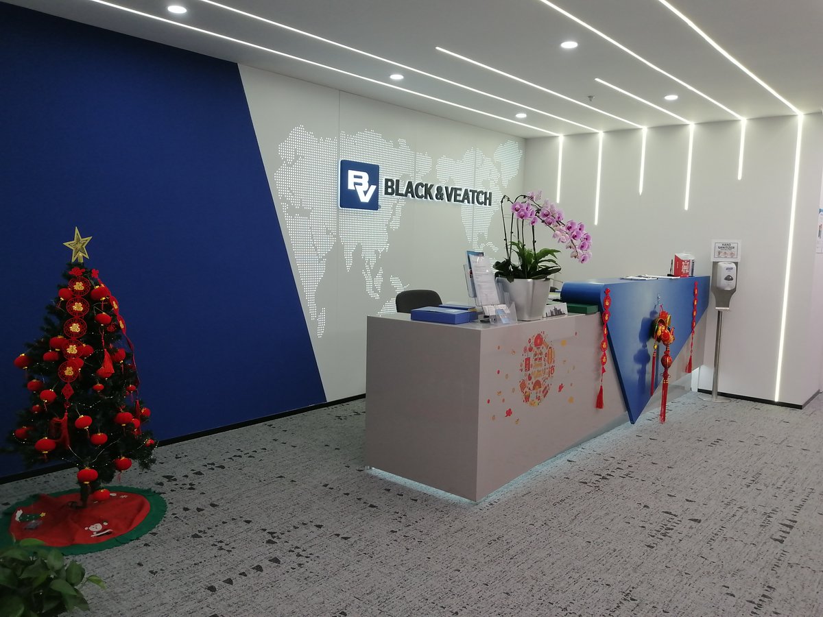 Black_Veatch's tweet photo. Happy #LunarNewYear! ✨🌙

Check out how our #Beijing office decorated to welcome the #YearOfTheDragon. 🐉👇

Sending best wishes for health and happiness! https://t.co/qGM3SHovHI