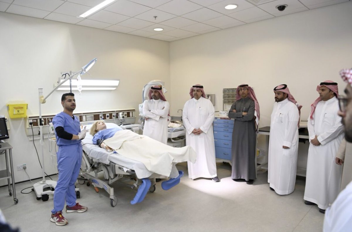 Albekairy_AM's tweet image. كما زار أصحاب السعادة العمداء مركز الرياض للمحاكاة وتنمية المهارات السريرية #RCSC في رحاب الجامعة ، واطلعوا على أحدث التقنيات الحديثة في مهارات التعليم الطبي . 
#كاساو 
 #مجلس_عمداء_كليات_الصيدلة