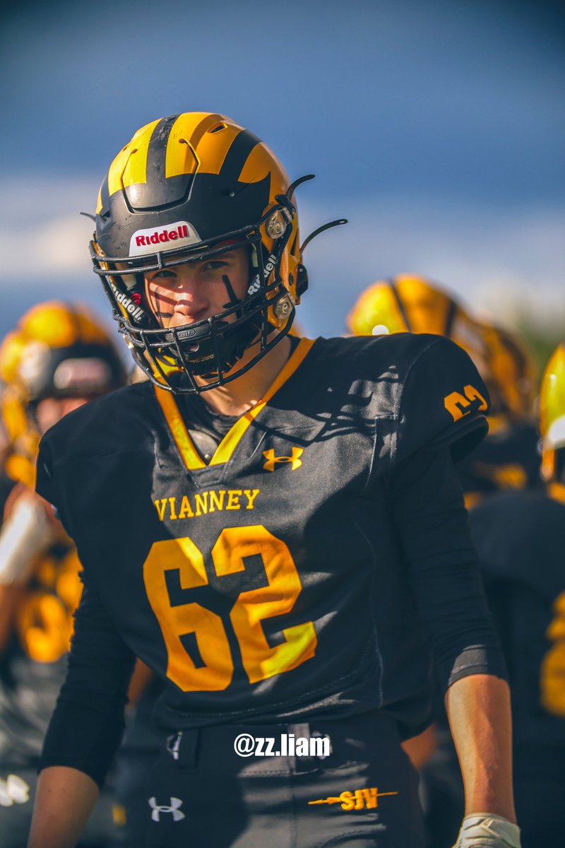 CoachBA1010's tweet photo. 🚨 Saint John Vianney Player Profile: @SJVLancersFB 
▪️Name: Matthew Cleary
▪️Position: LS/DE
▪️Year: 2027
▪️Size:  5’10 170lbs 
▪️GPA: 3.3
▪️X:  @MatthewCleary_
▪️Insta: @matthewcleary36
▪️Varsity Starter 
5 ⭐️⭐️⭐️⭐️⭐️Character ✅
HFC @CoachBA1010 
🎥 https://t.co/6I7punnpCG 
“Together We Will”