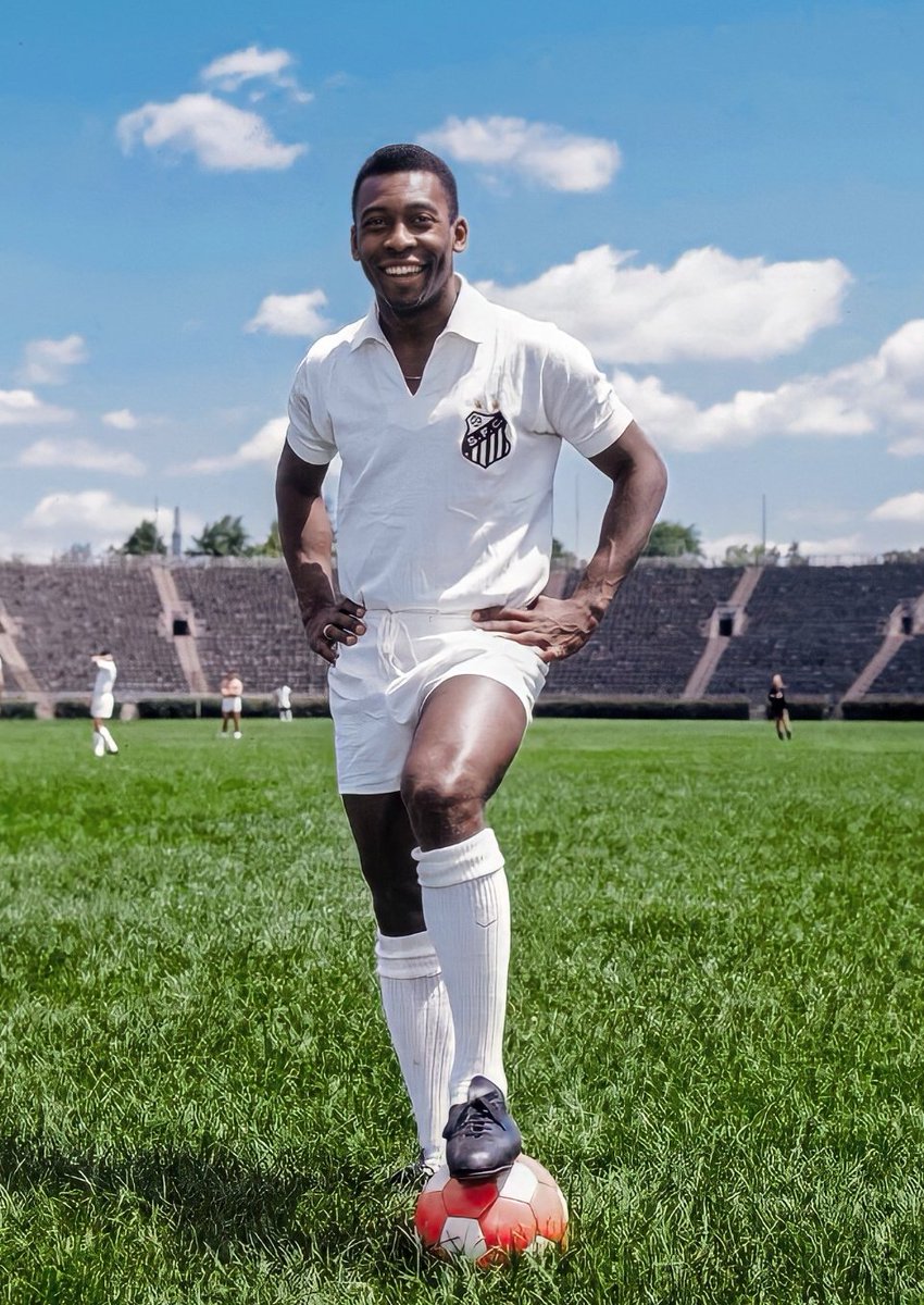 Pelegoatforever's tweet photo. Pelé vs Palmeiras (Paulista)
17 W (44.64%) 
7 D (18.42%) 
14 L (36.84%)
58 P (50.88%)

Pelé vs São Paulo (Paulista)
12 W (35.29%) 
12 D (35.29%) 
10 L (29.41%)
48 P (47.09%)

Pelé vs Corinthians (Paulista)
18 W (52.94%) 
10 D (29.41%) 
6 L (17.65%)
64 P (62.75%) https://t.co/TLYuXiE2t2