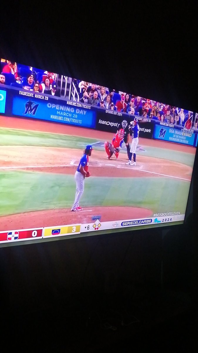 Luisluissuarez's tweet photo. Vamos Venezuela que esta ganamos #BEISBOLXTELEVEN https://t.co/E6ao9Ptcu3