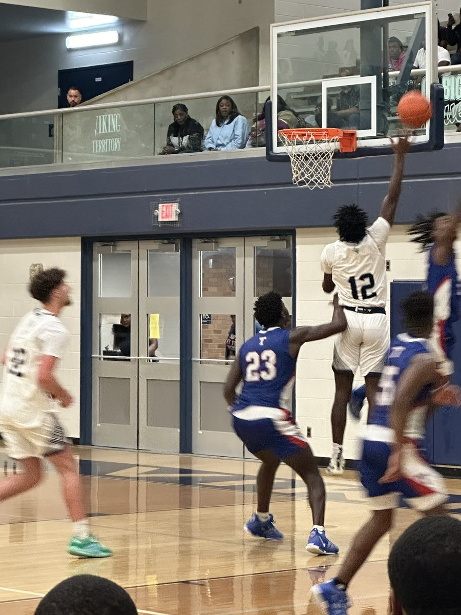 GCarrabineBryan's tweet photo. Heart, grit, senior night, & a W for the Bryan HS Basketball team! #FirstToLand #LastToLeave #Hoop π https://t.co/iXMJlR4zQO
