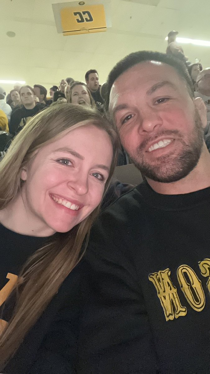 rilesandra29's tweet photo. #fightforiowa #gohawks https://t.co/ZIq76rxCBy
