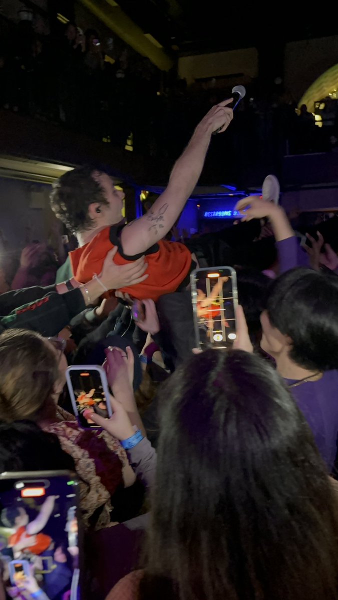 ayeohkristen's tweet photo. It’s the crowdsurfing for me @MAXMusic
#LoveInStereo https://t.co/LObMaAYiBz