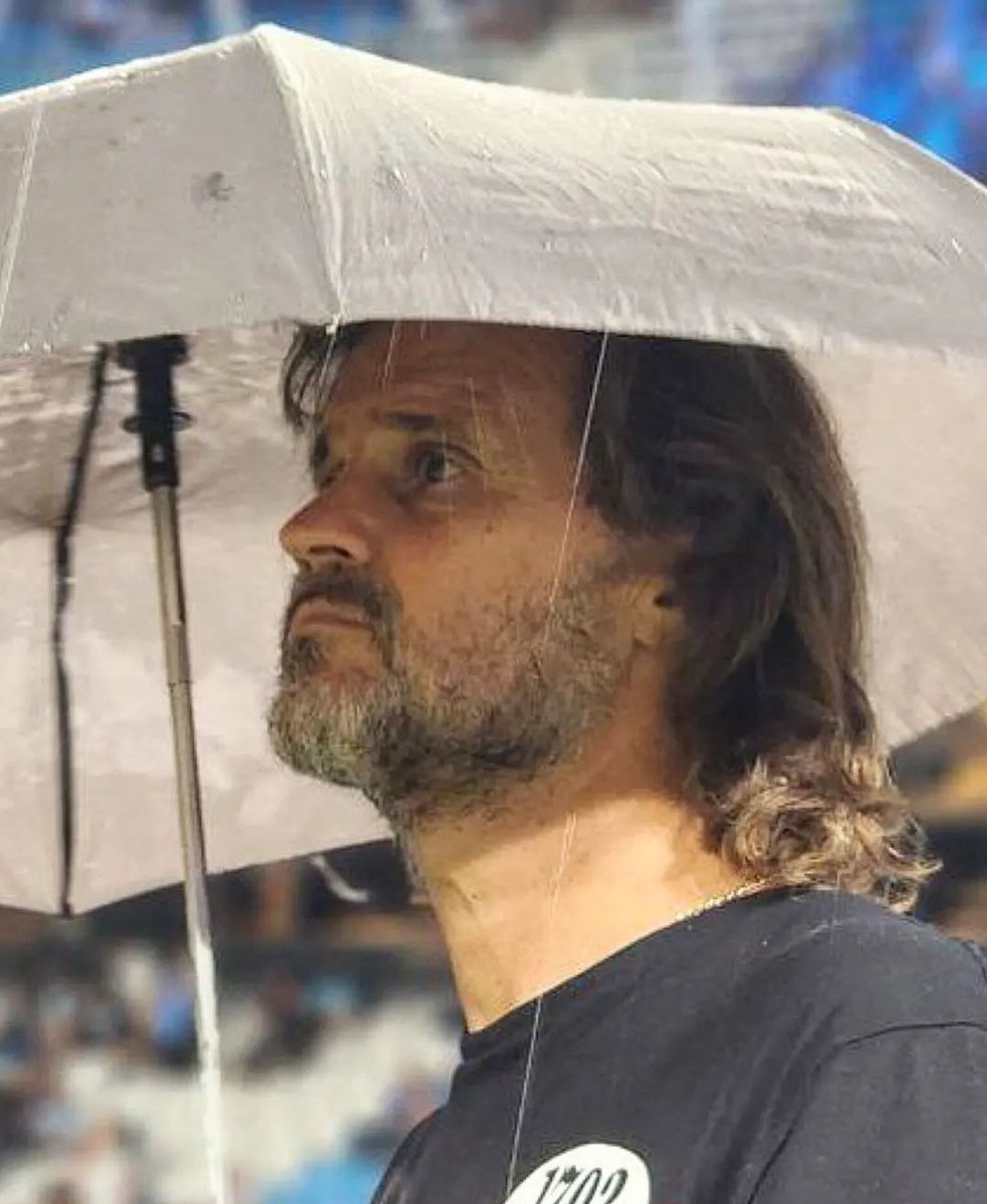 adn_cuervo's tweet photo. No te trajeron nada.
Te vendieron a los mejores.
Te debían meses de sueldo.
Te faltaron el respeto.
Y aún así seguís estando.
Yo estoy con vos, pase lo que pase.
No me bajo de este barco nunca! 
Si los jugadores no quieren estar, que se vayan. Pero 
Yo a vos te quiero siempre! https://t.co/OhiTADsaSP