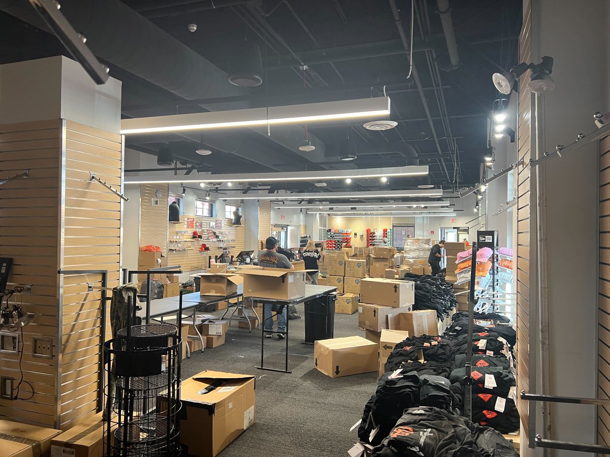 Giants Dugout Store tweet media