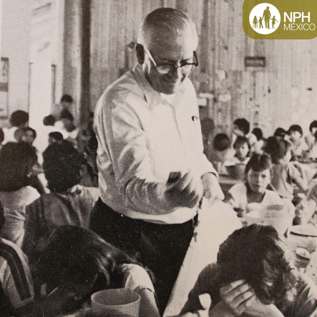 NPHMexico's tweet photo. En el calor de nuestro hogar, es un honor recordar siempre a nuestro querido Padre Wasson, quien también era nuestro amigo. Siempre lo llevaremos en nuestros corazones. 💖
#JóvenesFelices #RisasyAlegría #niños #niñas #casahogar #jóvenes #MomentosInolvidables #Cuernavaca #Morelos https://t.co/NqC1u8MDVg