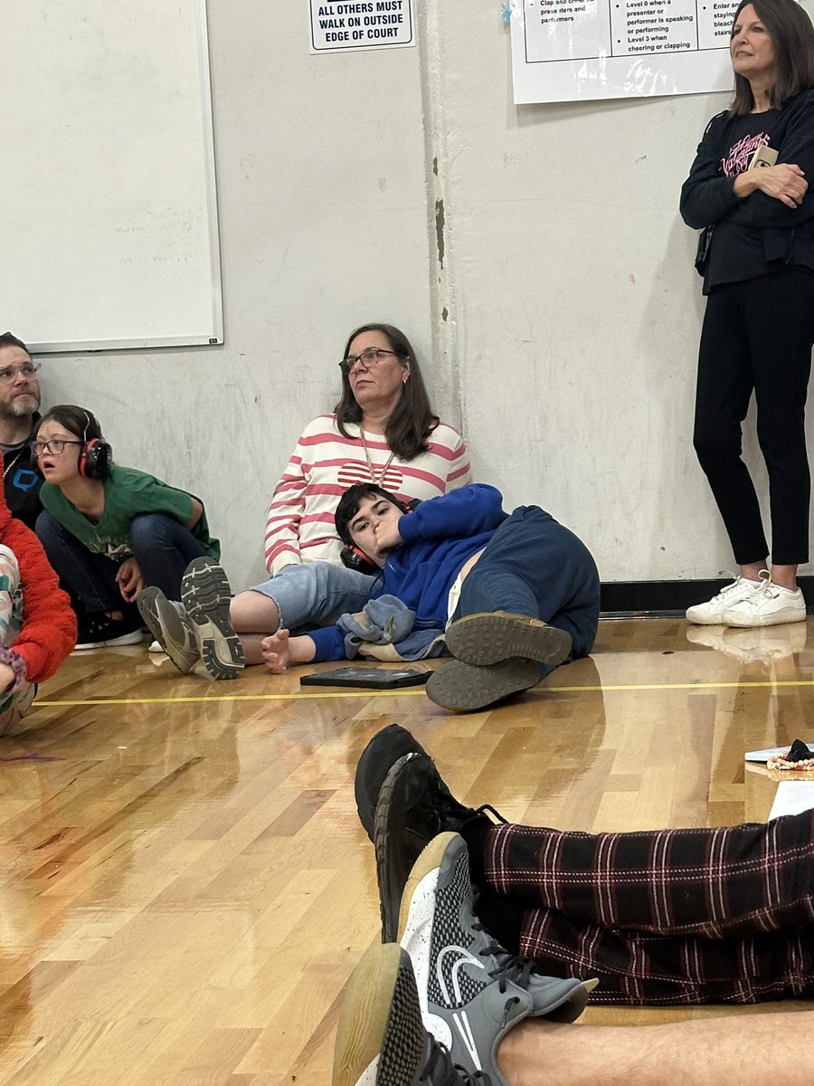 Just some lovelies enjoying the valentine's day pep rally!! ♥️🎉🐺 <a href="/CTMSWolfWay/">CTMS Wolves</a> <a href="/CTMS_Rise_Class/">CTMS RISE Class</a>