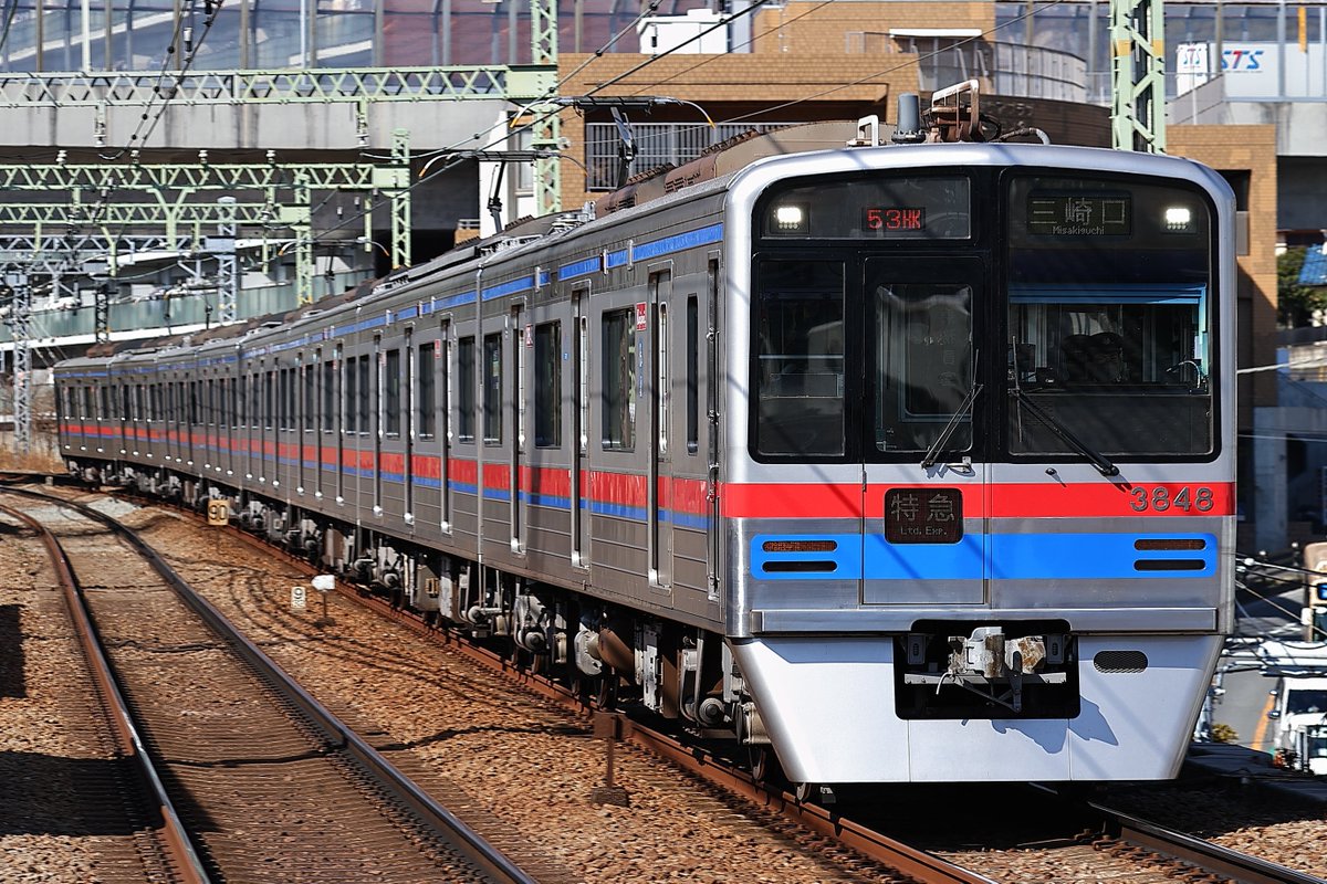 GF8i4zXbIAAP_Qv.jpg