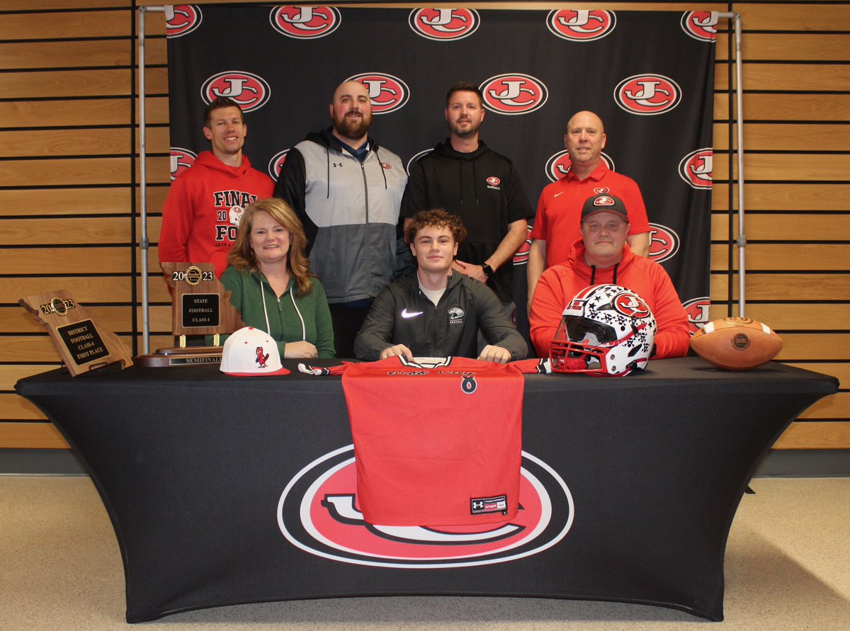 Big day for our two senior baseball players. Congrats <a href="/BrodyJohns/">Brody Johns</a> and <a href="/TadsenRyan/">Ryan Tadsen</a>! 
#JayPride