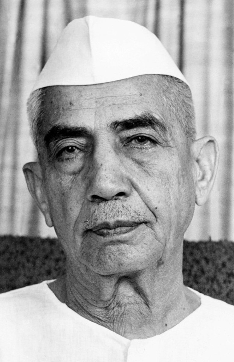 dr_rakesh408's tweet photo. किसानों के मसीहा, भारत के पूर्व प्रधान मंत्री चौधरी चरण सिंह जी जो धरातल पर किसानो को कैसे समृद्ध बनाया जाय इस की चिंता करते रहे ऐसे महान नायक को  सर्वो��्च नागरिक सम्मान "भारत रत्न " दिए जाने पर हम आदरणीय @narendramodi जी का आभार प्रकट करते हैं  सादर नमन@BjpBiplab ,@BJP4Haryana https://t.co/eNnHF0hFdF
