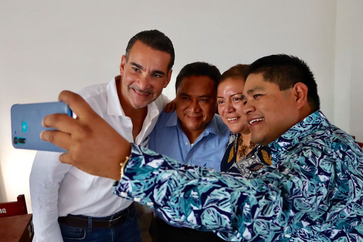 LAMelgar's tweet photo. Una buena botanita, ambiente tapachulteco y grandes amigos para cargar la pila y seguir dándole recio a lo que viene. @erasmooficial
#TenemosConQué https://t.co/icWCmQVgpU