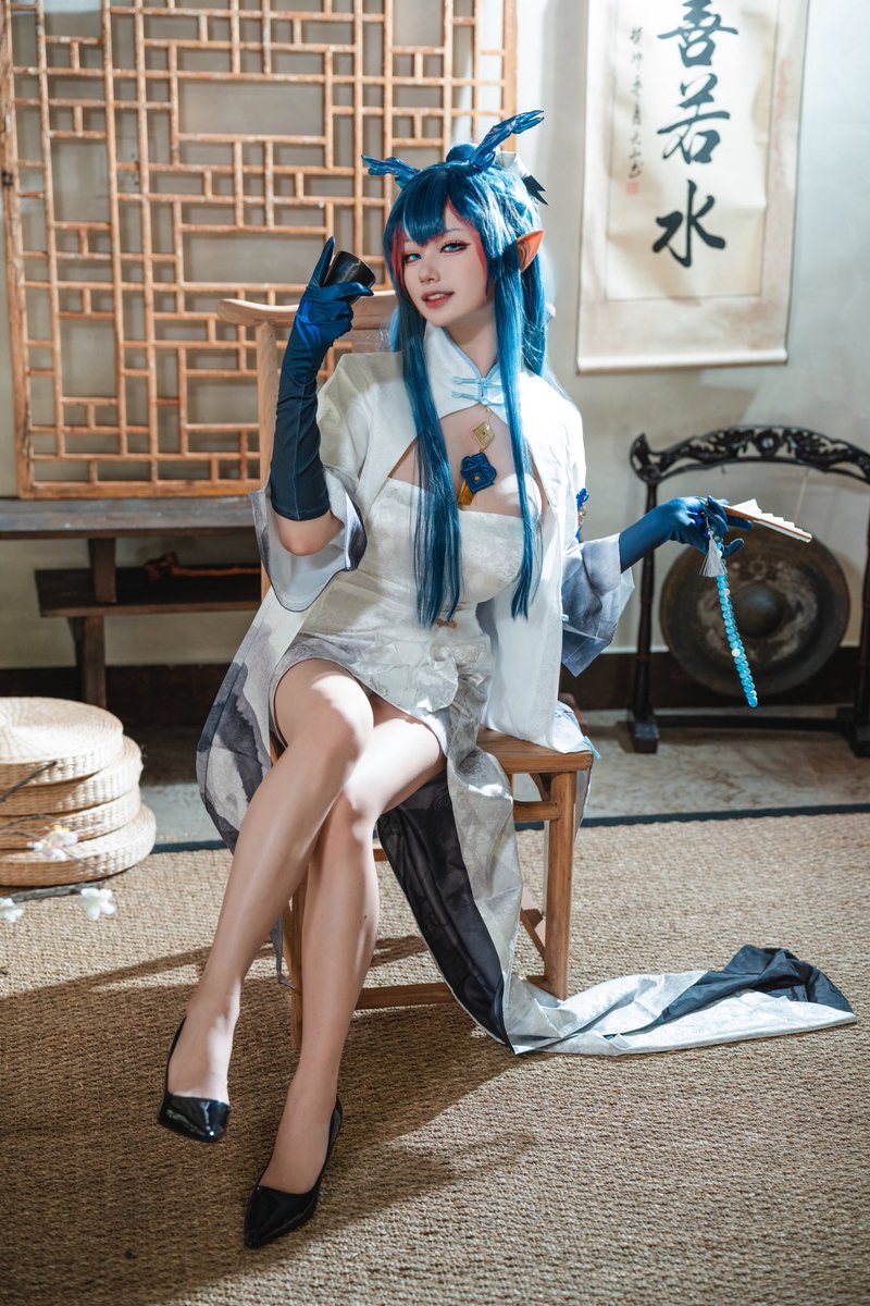 xier33's tweet photo. Happy New Year Doctor 🐉🐉
Let’s drink together 🐉
#Arknights #ling #arknightsling https://t.co/TQl0uaKXAk