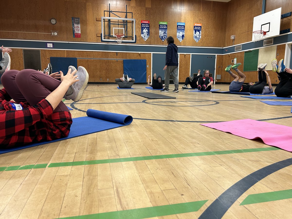 daleq2075's tweet photo. #Fridaynightfunnight @sobcsociety no better way to spend my Friday night, so much fun with the Surrey Club Fit folks. Biggest class yet, some new athletes attended, had a full gym. #C1stunit #ChooseToInclude #copwhocares ποΈββοΈ https://t.co/Rd190bKXci