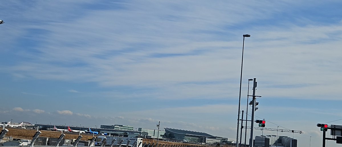 ichir0roie's tweet photo. 見えてきました空港 https://t.co/XNstgbI40o