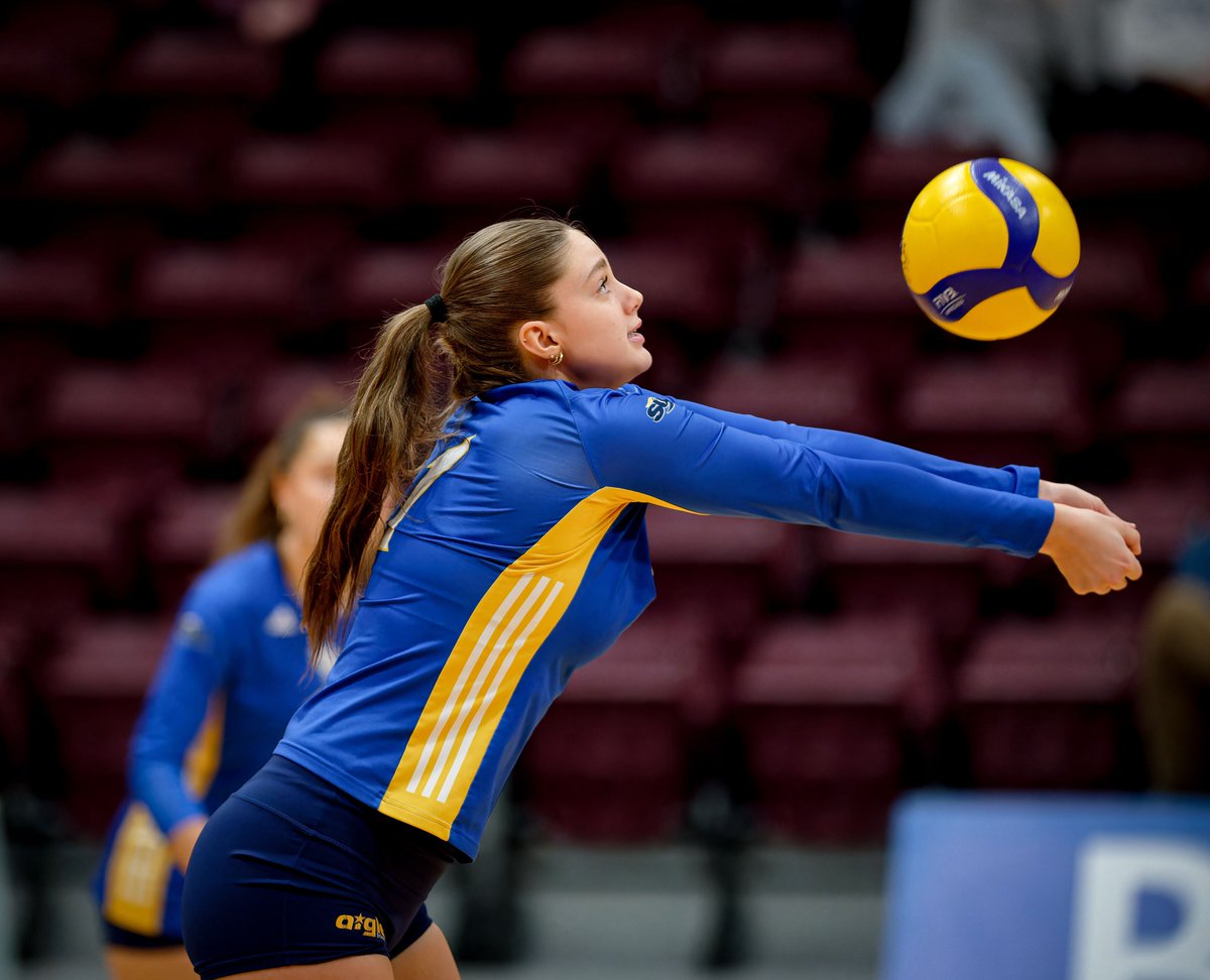 legern_'s tweet photo. @aiglesbleus 3 @MUNathletics 1 vendredi soir au volleyball féminin @AUS_SUA à ST John's TNL. https://t.co/g1nypX6fFB