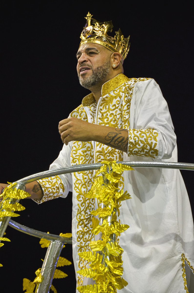 Carnavalize's tweet photo. O Didico veio e foi coroado! 🍀
Adriano Imperador no último carro do Camisa Verde e Branco, que abriu os desfiles desta sexta-feira.
📸 @julocked
#Carnaval2024 #CarnavalizeConosco #CarnavalizeSP https://t.co/65fbh0CDNt