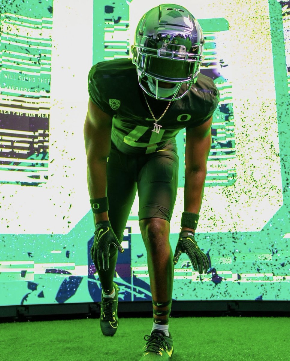 I asked new #Oregon EDGE commit @Matt_John99 if there are any players he's recruiting or he wants to join him in Eugene. 'Nasir Wyatt. He's a great player. He's hella fast, great pass rusher and I'd love to play right by him.'