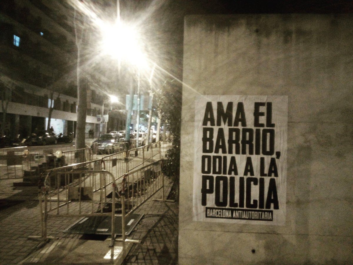 Mientras tanto en el barrio;
Buena noche.