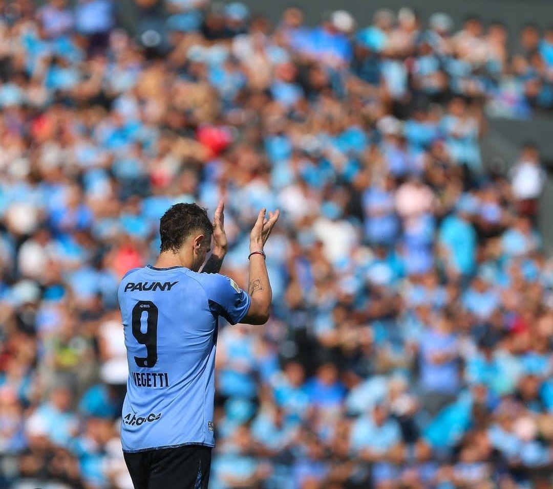 Ezerocaa's tweet photo. Te extraño,Capitán. 🏴‍☠️💙 https://t.co/JTisocsyDM