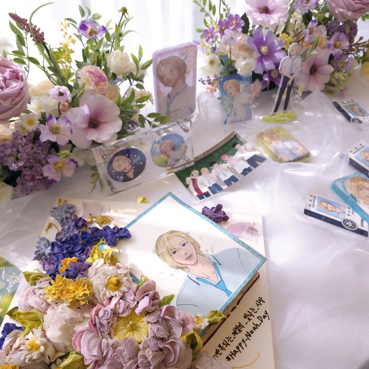 햇살이 들어와
가장 예쁜 순간을 보내고 있는 더 비기닝입니다💜